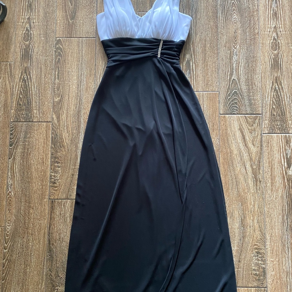 BETSY & ADAM by Linda Bernell maxi prom/wedding dress - Picture 2 of 13